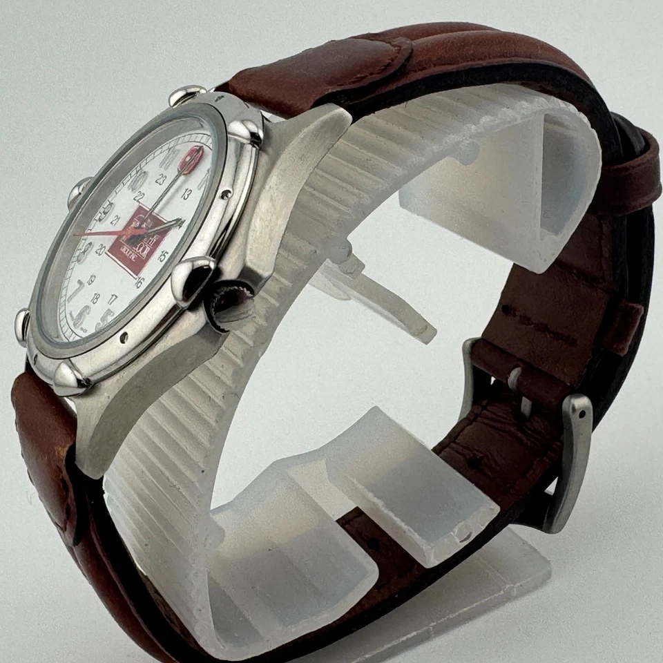 Reloj De Colección Wenger Suizo Cuarzo Logo Hombres 100m Plata Acero Fecha Cuero Nuevo Batería Foto 4 de 4