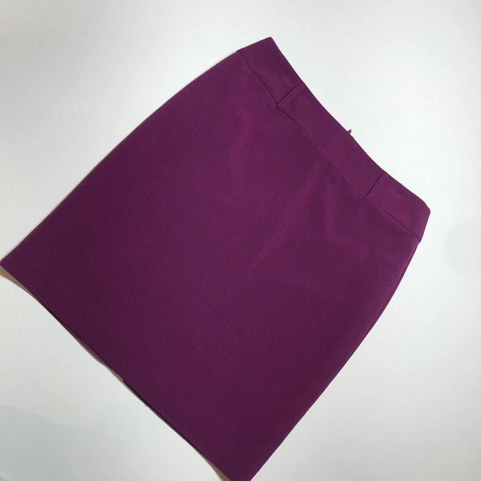 Falda lápiz Covington Essentials para mujer 12 trabillas elásticas púrpura 22" de largo Foto 2 de 4