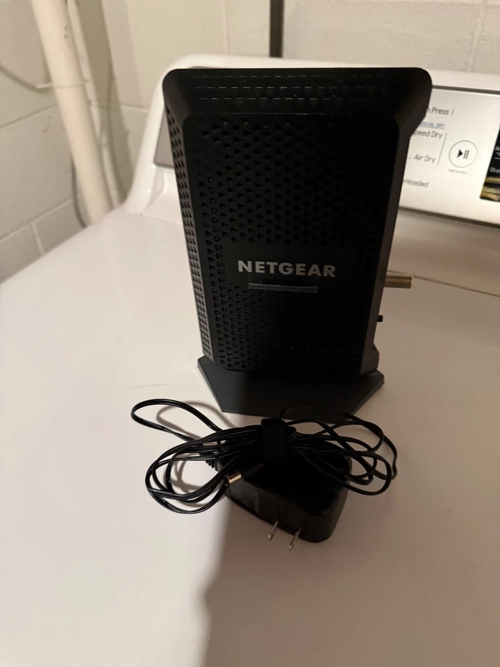 Netgear CM1100 DOCSIS 3.1 Multi-Gig Cable Modem - Image 2 of 4