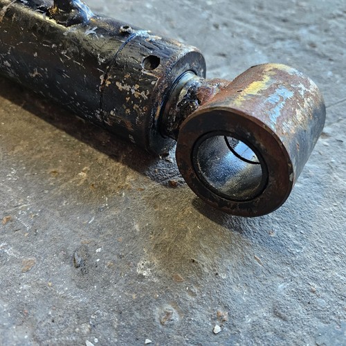 CAT 216 Skid Steer Hydraulic Cylinder Ram - Pins=35mm - Rod=35mm - Closed=940mm - Picture 5 of 7