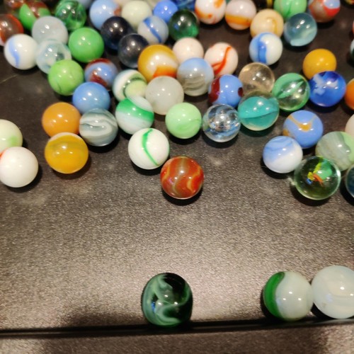 Vintage Marble Collection. Approximately 200 Marbles. Assorted Kinds and Sizes - Picture 9 of 10
