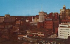 Des Moines Iowa Skyline & Hotel Chrome Vintage Post Card Younkers Home Store