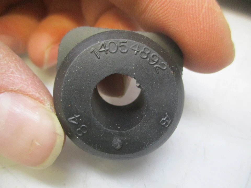 Ojal de válvula de ventilación positiva (PCV) GM genuino 14054892 Foto 4 de 4