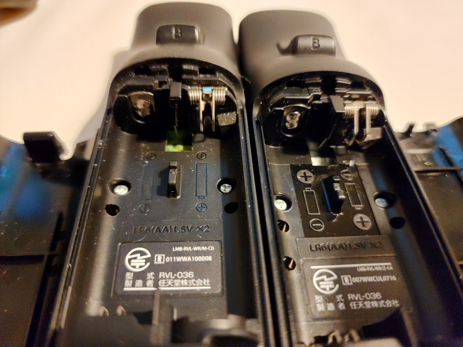 Lot of 2 OEM Black Nintendo Wii Remotes Motion Plus Wiimote, 1 Nunchuck, 2 cases - Picture 6 of 7