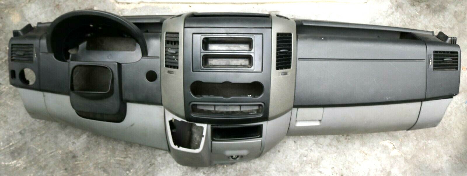 Mercedes-Benz SPRINTER W906 VW Crafter Armaturenbrett A9066800106  