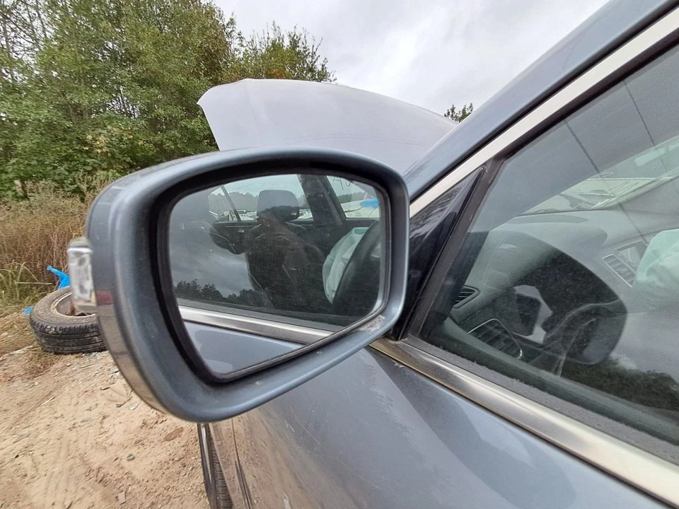 2014 Hyundai Genesis LH Driver Side Mirror Assembly OEM Heated Used 2727919 - Image 2 of 4