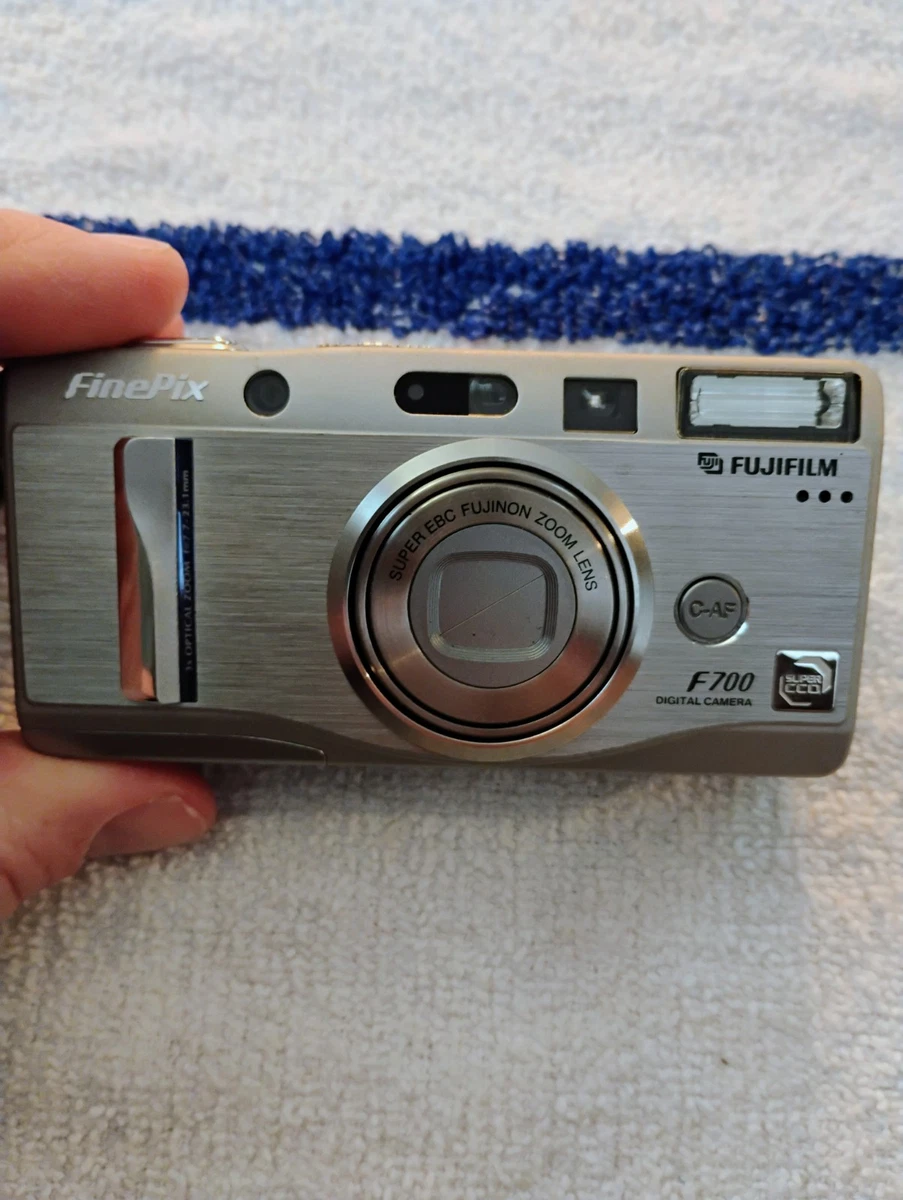 美品！ 動作品 平成レトロ Y2K FUJIFILM FinePix F700 美品！ 動作品 平成レトロ Y2K FUJIFILM FinePix F700 富士フイルム