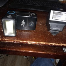 2 camera flash lights One VIVITAR ZOOM THYRISTOR 3500 N ONE GOBET NF 606 25x2