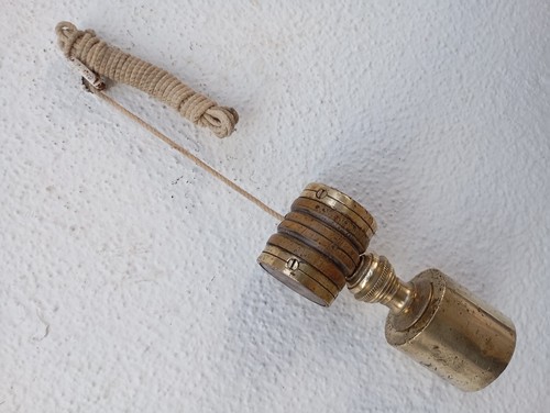 Bloque de nivel vertical Bob Mason de plomada cilindro pequeño de 2,5" de latón de colección con anillos de latón - Imagen 5 de 16