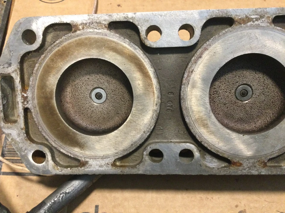 1988 MERCURY MARINER 150HP CYLINDER HEAD 96423 2-STROKE V6 - Image 4 of 4