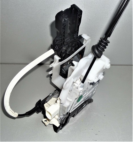 VW Passat 3C CFG BJ '14 Türschloss Schloss rechts vorne 3C1837016B