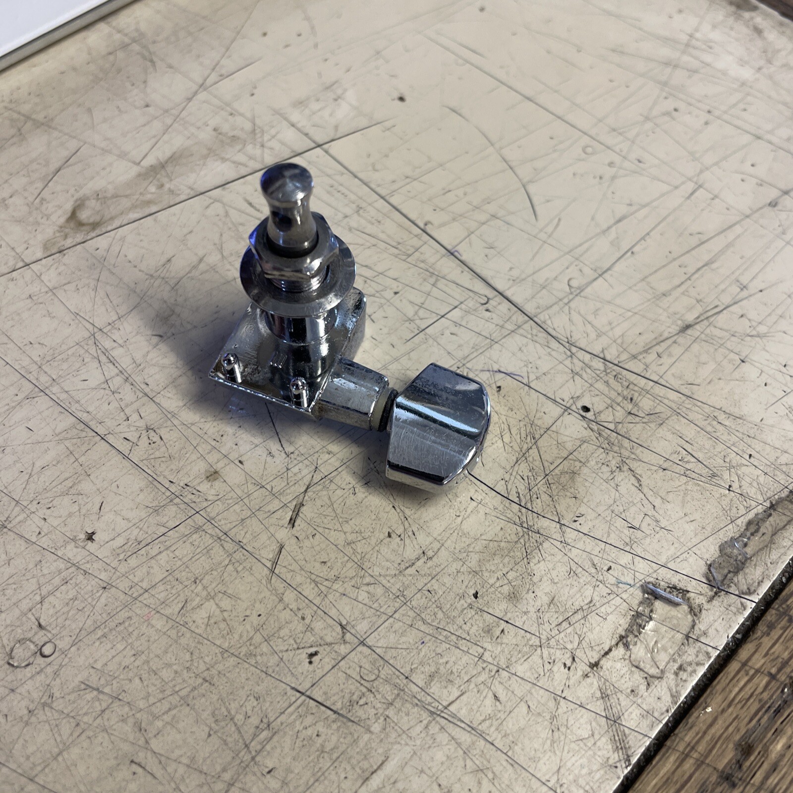 1) Fender USA Guitar 1990s Tuning Peg Machine Tuner Replacement by Schaller