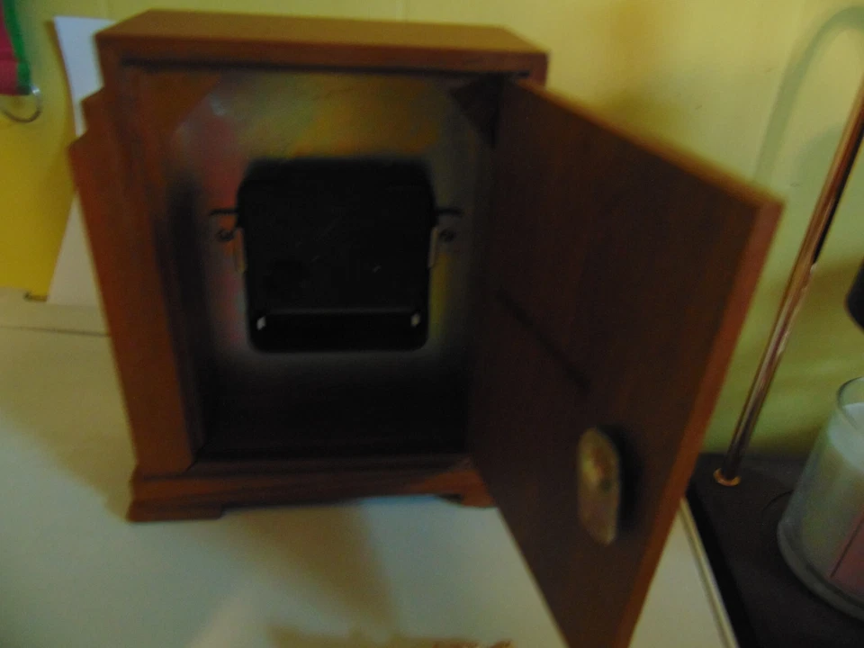 Coca-Cola Clock Desk Top 1990s Battery Operated NOB - Image 3 of 4