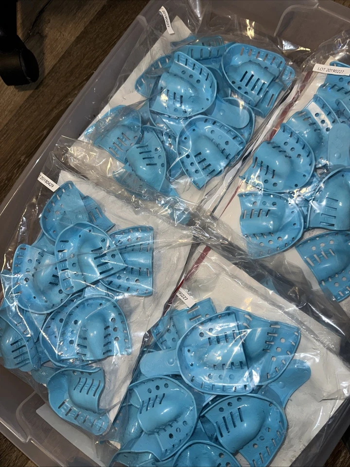 12 bandejas de impresión dental de plástico selladas Health-Tec #3 medio superior (50 x 60 mm) Foto 3 de 4