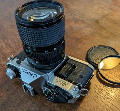 Canon AE-1 Program SLR Kamera mit RMC Tokina 28-70 Zoom