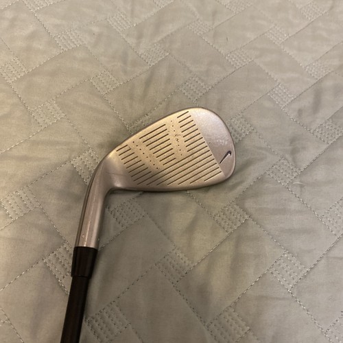 Nike 7 Iron Youth Golf Club Graphite Shaft Nike Grip Black Silver - Picture 5 of 6