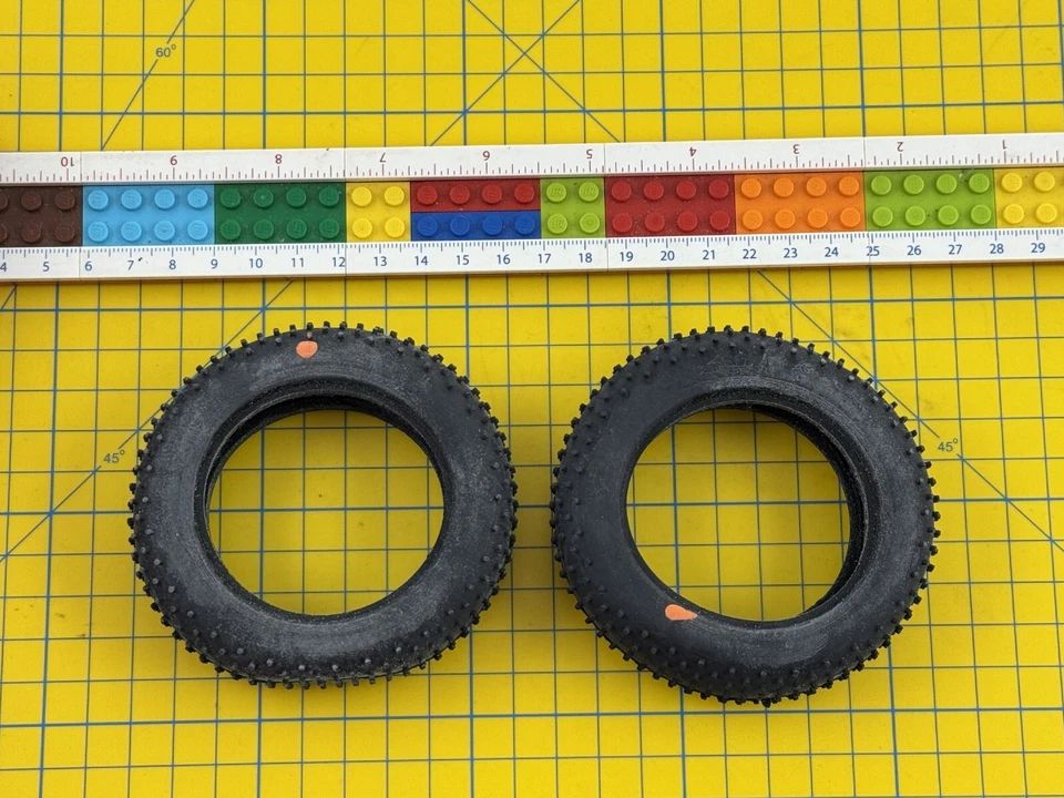 Schumacher U6568K Reifen 1:10 Offroad (2Stück) Vintage Modellbau - Bild 2 von 4