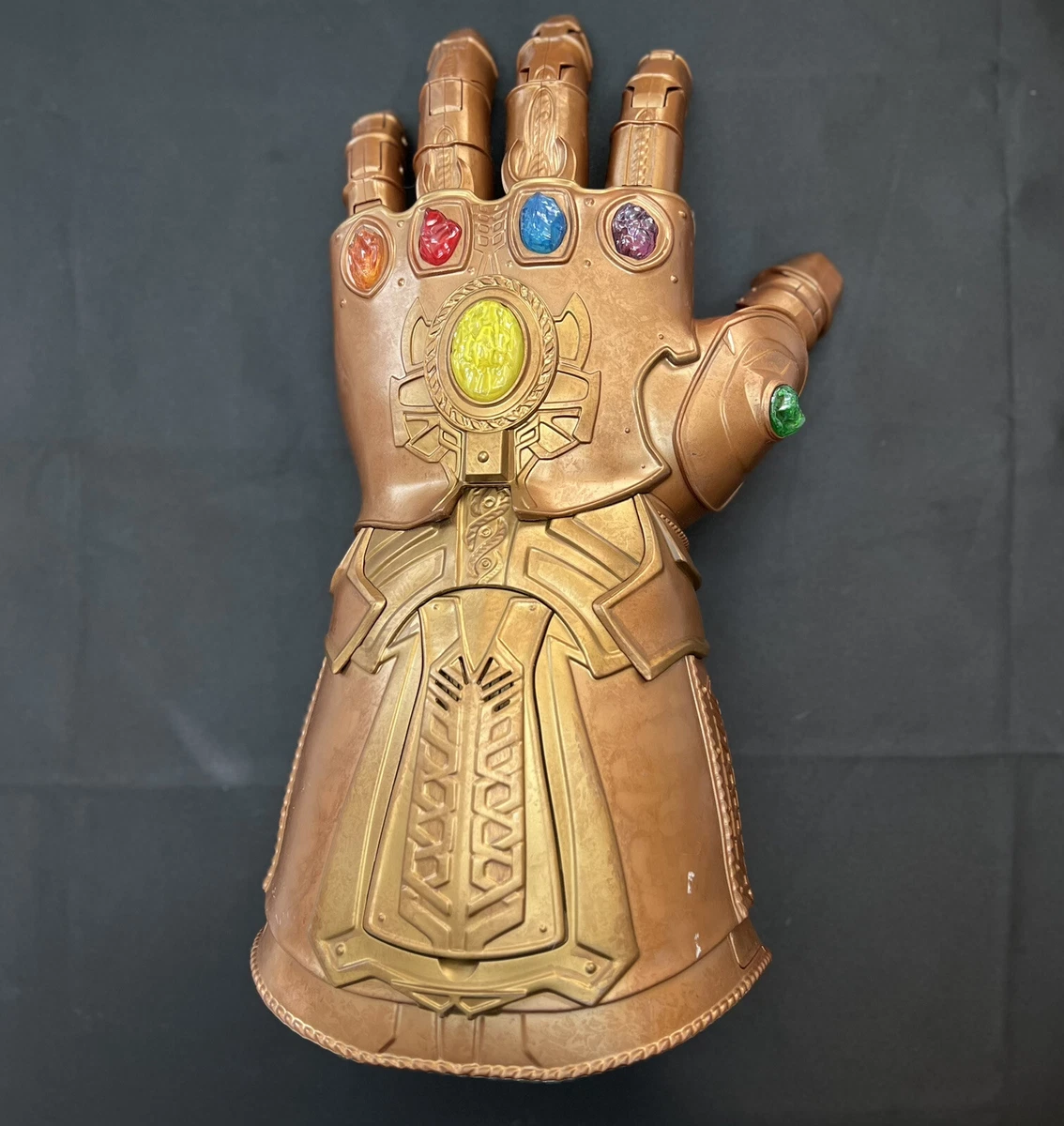 Marvel legends series infinity store gauntlet articulated electronic fist playset