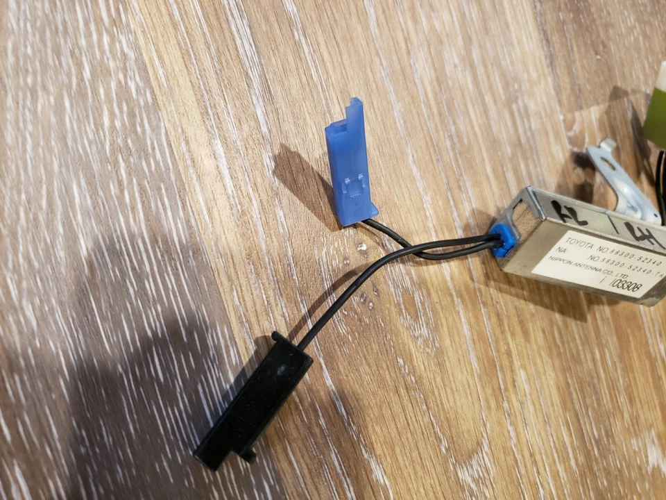 Conjunto de antena amplificador OEM TOYOTA YARIS 2006-2012 1,5 L 86300-52340 Foto 4 de 4