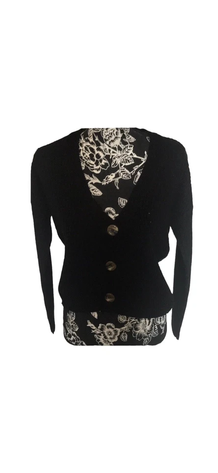 Cárdigan Recortado Cuello en V Botón Cierre Frontal Con Botones Grandes de Ultra Flirt