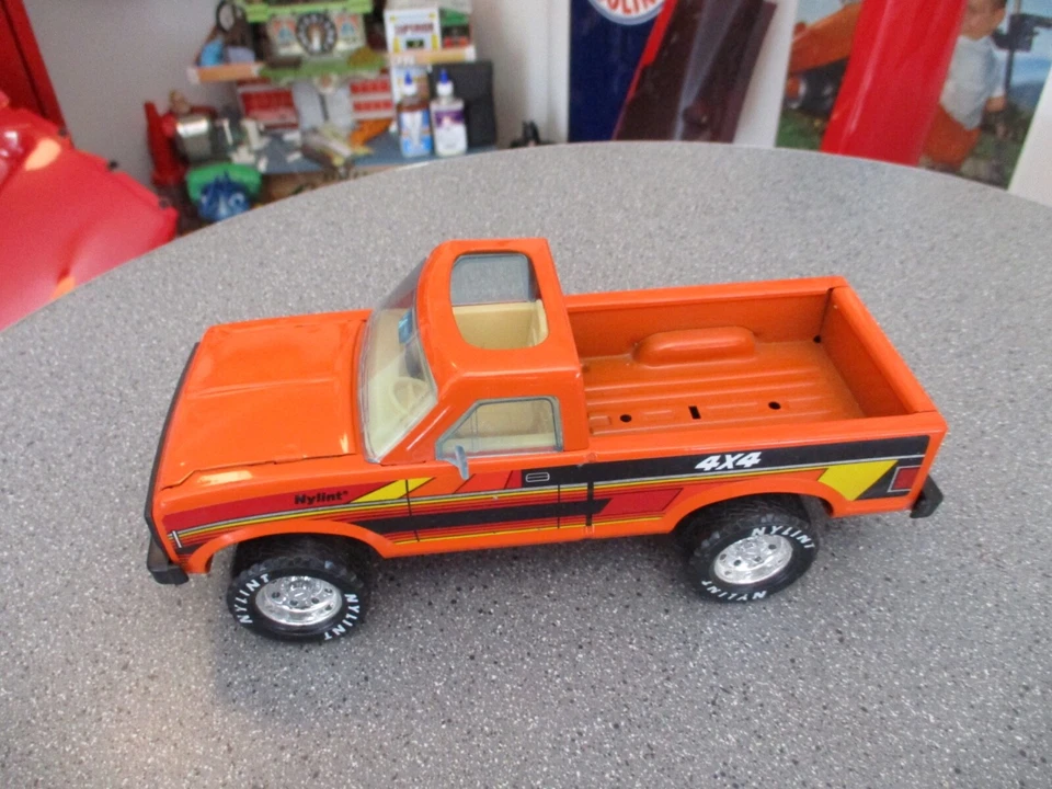 VINTAGE NYLINT PICKUP TRUCK ORANGE MULTICOLOURED TAMPOS WORLD WIDE SHIPPING - Image 2 of 4