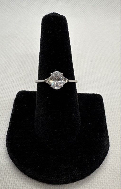 Sterling Silver Ring w/ White/Colorless Stone, Size 8.5, 1.93g