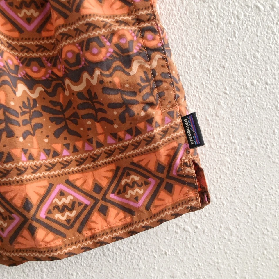 Pantalones Cortos PATAGONIA Barely Baggies en el Manglar Tiki Henna Marrón Patrón Talla Pequeña Foto 4 de 4