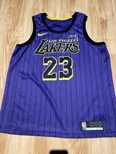 Nike NBA Los Angeles Lakers LeBron James 23 Swingman Jersey Size 44 Medium