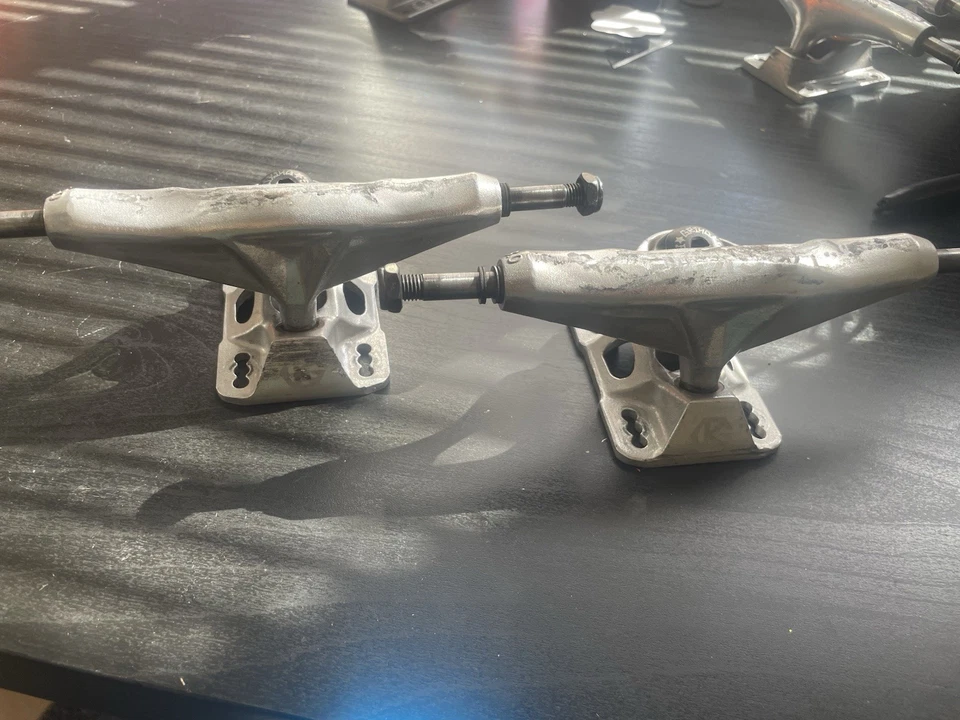 Camiones de skate Grindking Locker 8,0 Foto 3 de 3