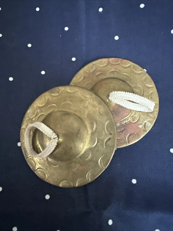 Castañuelas de latón vintage, par individual, pátina, bailarina del vientre, accesorio de disfraz Foto 3 de 3