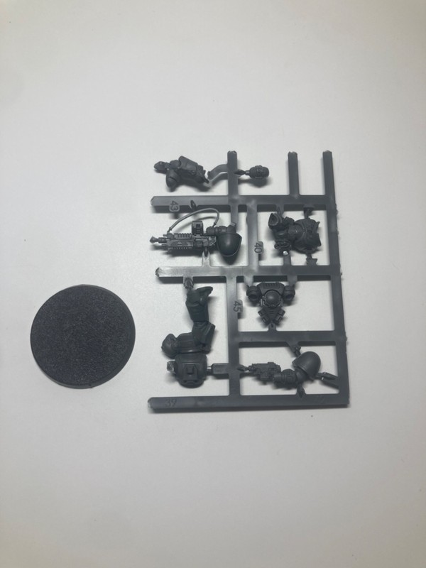 Warhammer 40k – Space Marines - Lieutenant with Master-crafted Bolter– On Sprue
