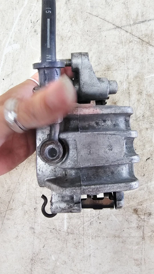 Главный цилиндр переднего тормоза 2000 HONDA VALKYRIE INTERSTATE + двойной суппортный шланг - Изображение 3 из 4