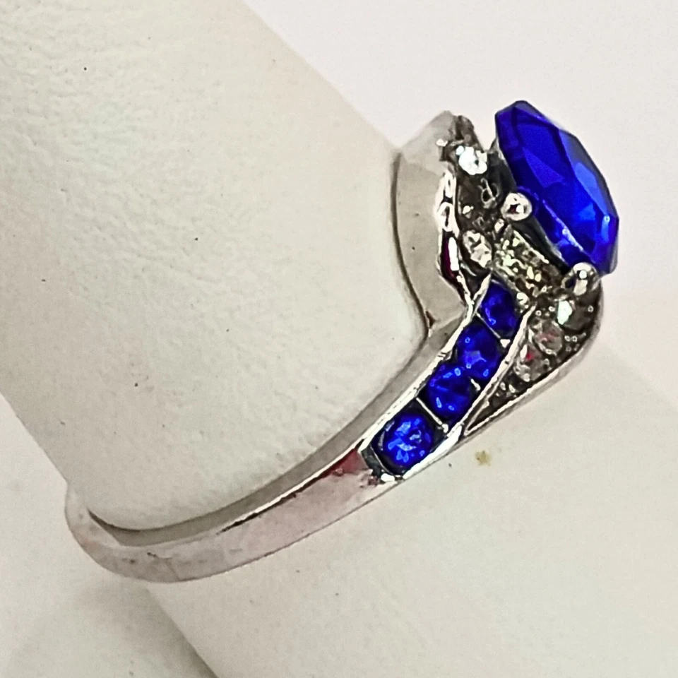 Womens Silver Plated Oval Cut Blue Sapphire Simulated Diamond Ring Size 9 Bridal - Image 2 of 4
