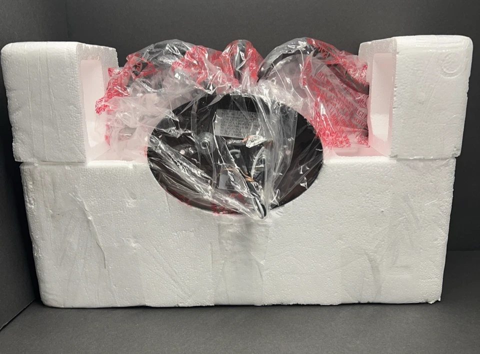 Barra de tocador de 3 luces allen + roth 22,83 x 9,01 x 9,45 con acabado bronce frotado con aceite. Foto 2 de 4