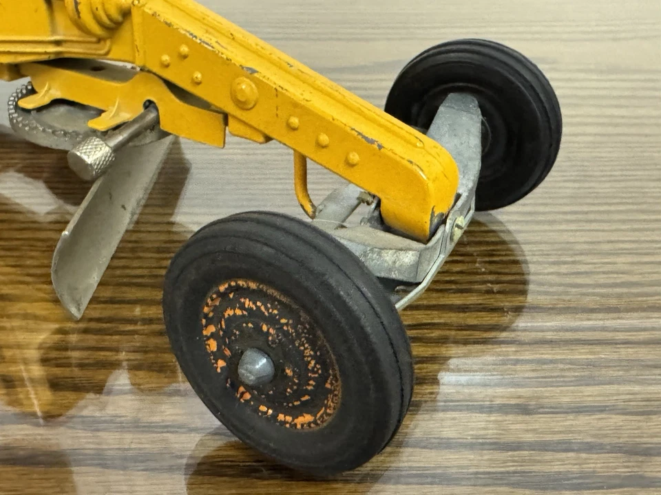 Vintage Hubley Steerable Yellow & Red Diesel Road Grader 503 1958 Die Cast - Image 2 of 4