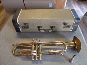 VINTAGE GETZEN SUPER DELUXE TRUMPET WITH CASE PARTS OR REPAIR