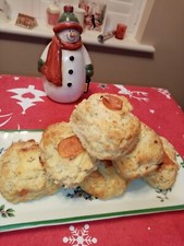 CHEESE & TOMATO SCONES x 6