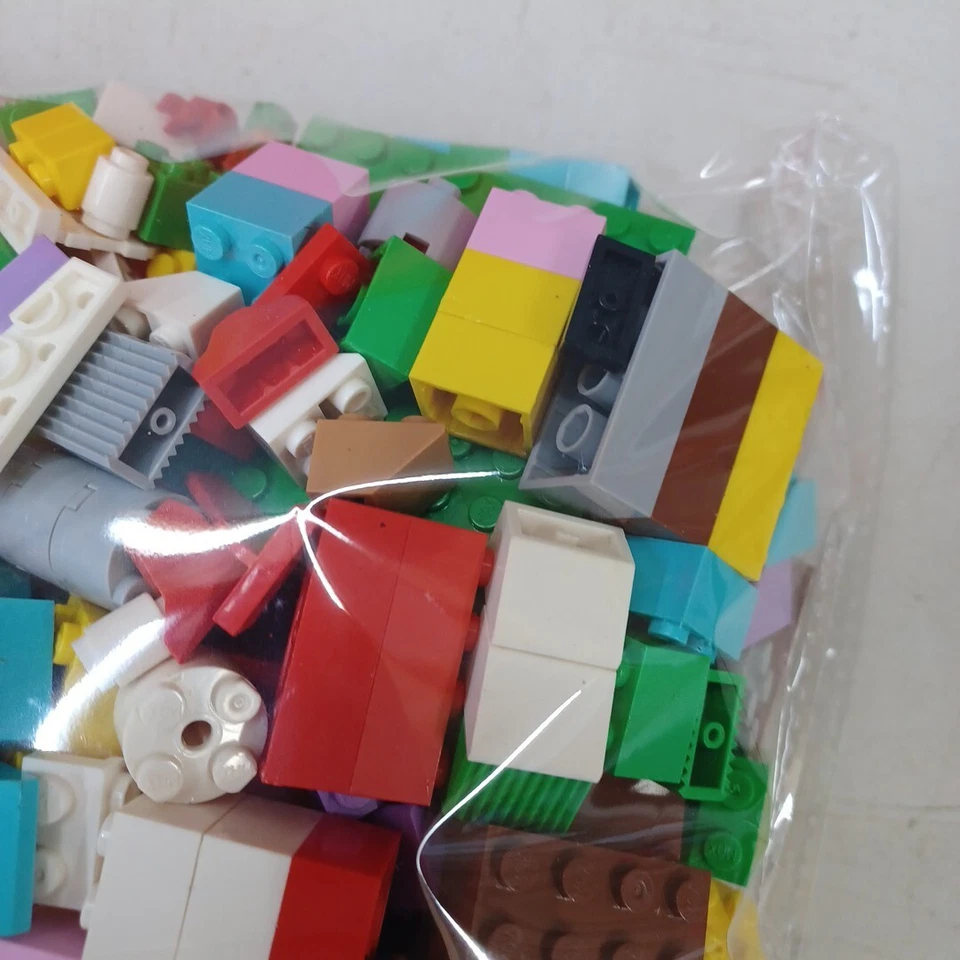 ZURU Max Build 2 Pound Bag of Building Blocks - Plus Figures - Image 4 of 4