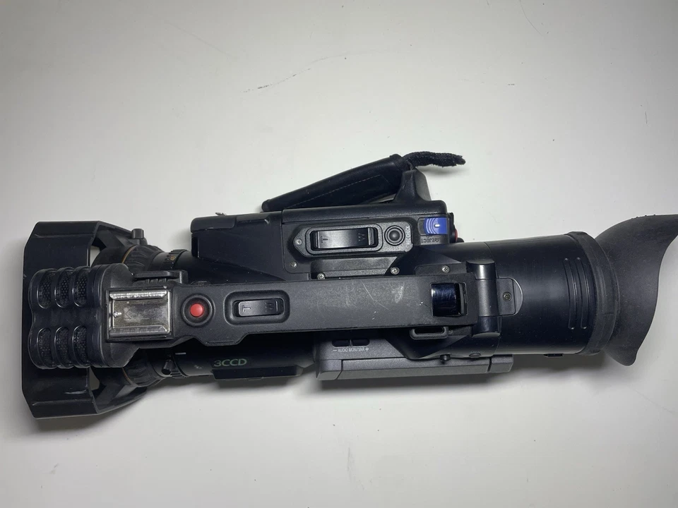 Panasonic AG-DVX100 3CCD Camcorder, Charger, Powers On Looks To Be Working - Image 2 of 4