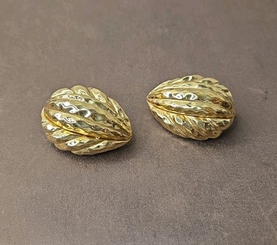 VINTAGE CINER GOLD.TONE WALNUT CLIP EARRINGS