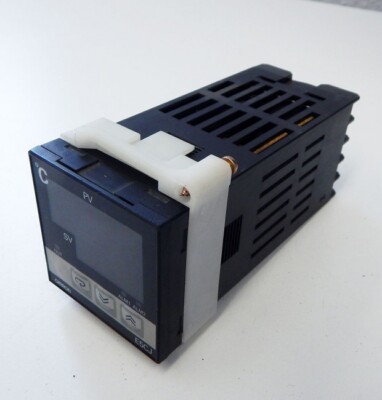 Omron E5CJ E5CJ -Q2 digitaler Temperatur Controller  - used -