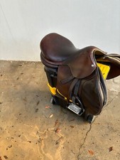 Sella da Equitazione in Pelle – Usata in Buono Stato 