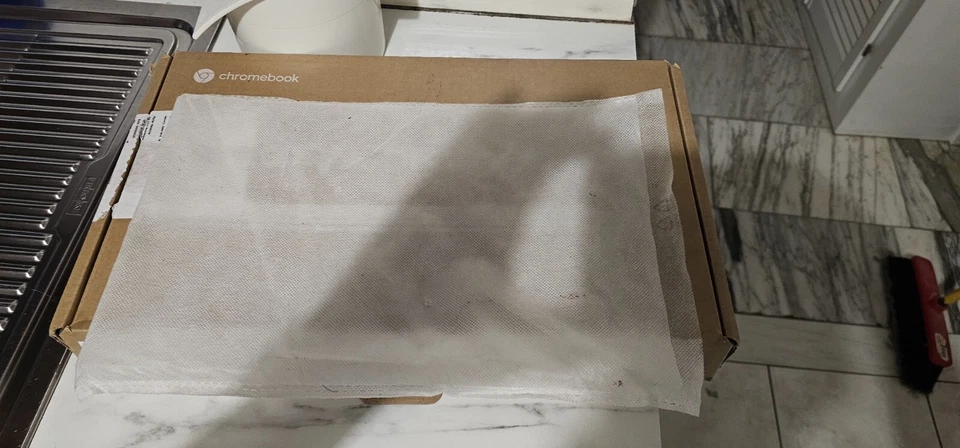 Samsung Galaxy Chromebook Go 14" (64GB eMMC, Intel Celeron N, 2,80 GHz, 4GB)... - Immagine 2 di 4