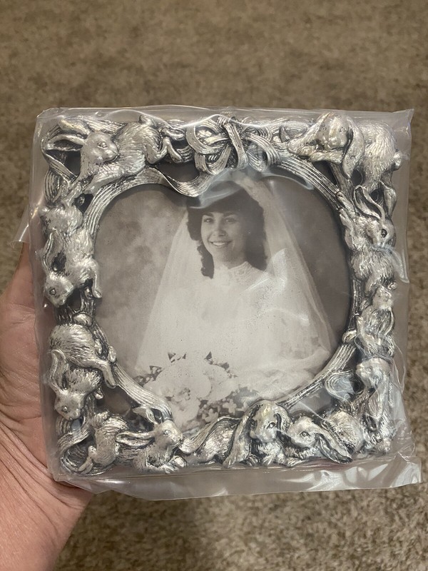 New NIB Vintage Arthur Court Bunny Rabbit Photo Picture Frame 5.5” Square Heart