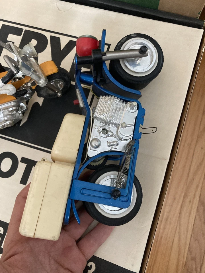 TONKA JAPAN HONDA ST MOTORCYCLE PRESSED STEEL FRICTION MOTOR VINTAGE 1970s rider - Image 3 of 4