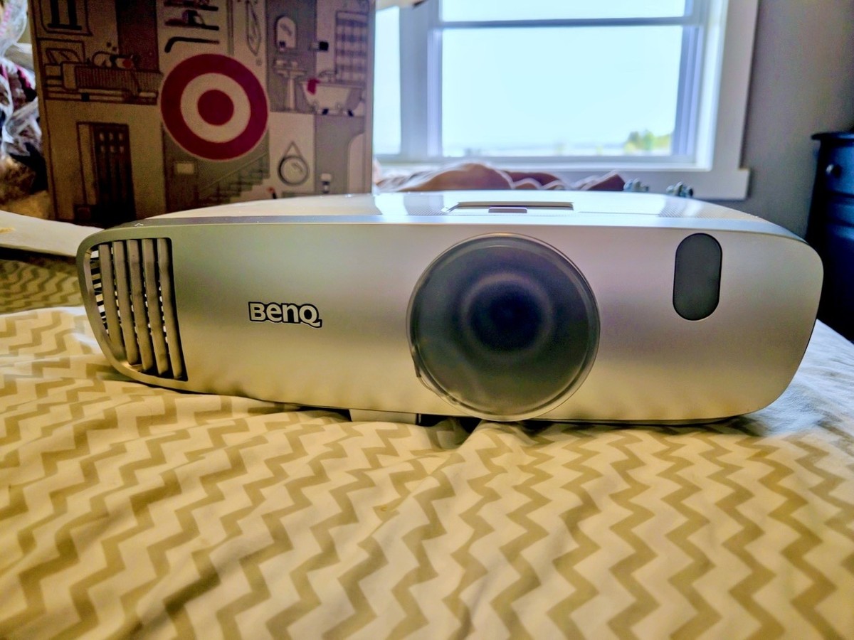 未使用級 BenQ ホームシネマ プロジェクター HT2050 フルHD BenQ HT2050 1080p DLP Home Theater Projector w/ Remote Power Cord
