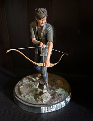 The Last of Us Part II Ellie mit Bogen inkl. Base  THE LAST OF US PART II 