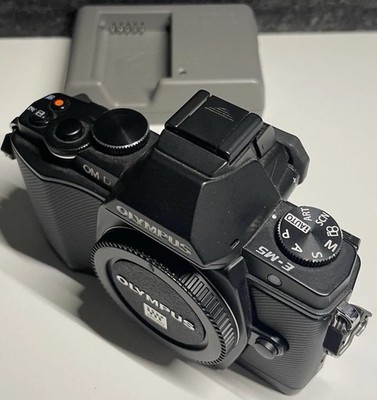 Olympus OM-D E-M5 Spiegellose Digitalkamera 16.1MP Schwarz - Sehr guter Zustand