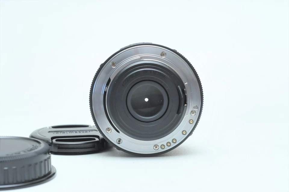 Pentax 70mm f/2.4 DA Limited Portrait Lens 21098 - Image 3 of 3