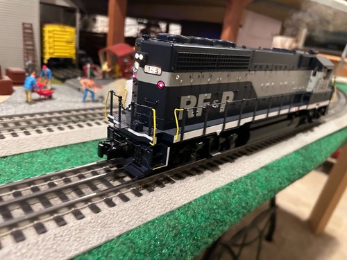 MTH 20-2425-1 Richmond, Fredericksburg, and Potomac GP40 LN/Box - Picture 4 of 7